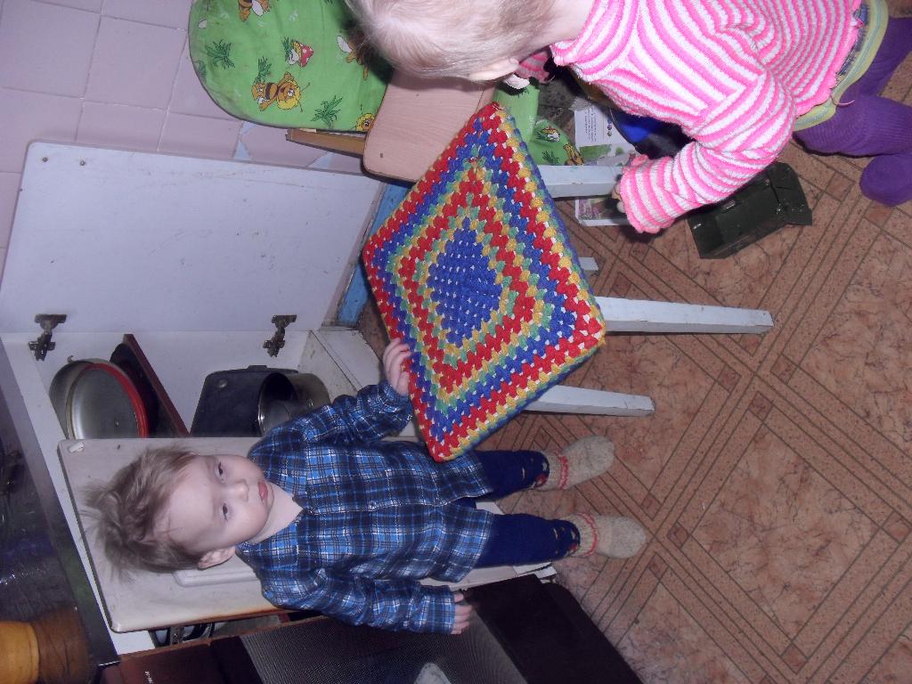 Юрочка на кухне. зима2012