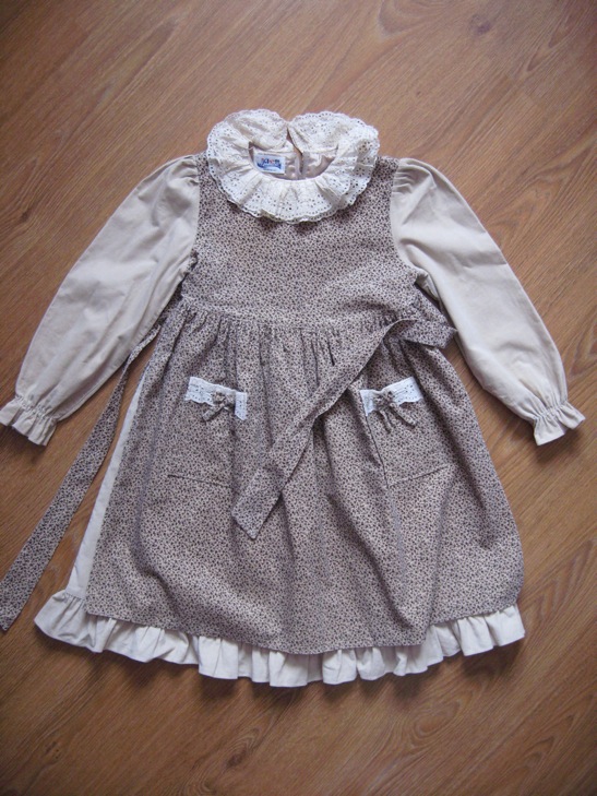 Платье вельветовое 128-134. ДЕВИЧЬЕ б/у-юбки,платья,сарафаны,комплекты