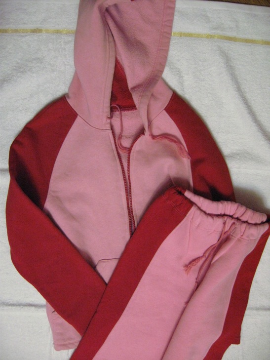 Спортивный костюм. ДЕВИЧЬЕ б/у-юбки,платья,сарафаны,комплекты