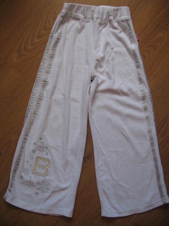 Белые велюровые . ДЕВИЧЬЕ-П/КОМБИНЕЗОНЫ,ДЖИНСЫ,БРИДЖИ,ШОРТЫ,