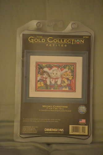08750 Meowy Christmas. Dimensions Gold Petites 1