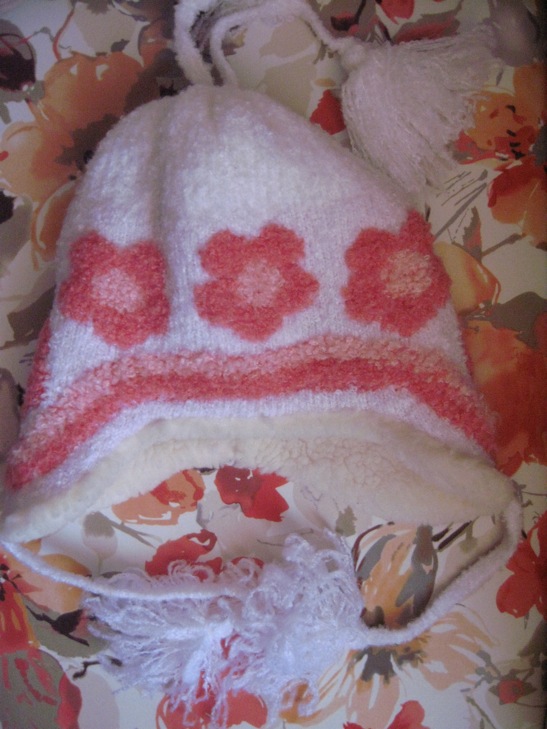 Зимняя бело-розовая шапка. ДЕВИЧЬЕ б/у-юбки,платья,сарафаны,комплекты