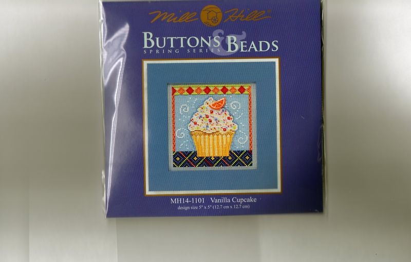 MH14-1101 Vanilla Cupcake. Mill Hill