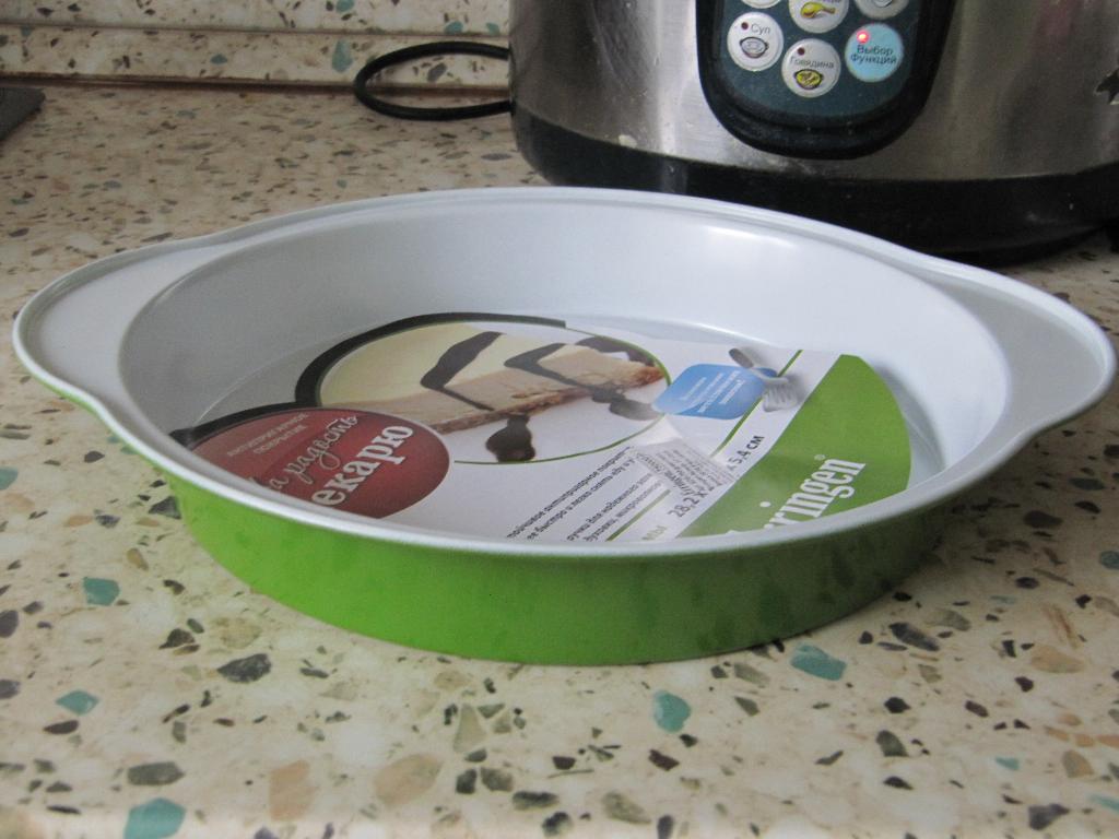 Форма круглая с керам покрытием зеленая. Посуда WEL*EN