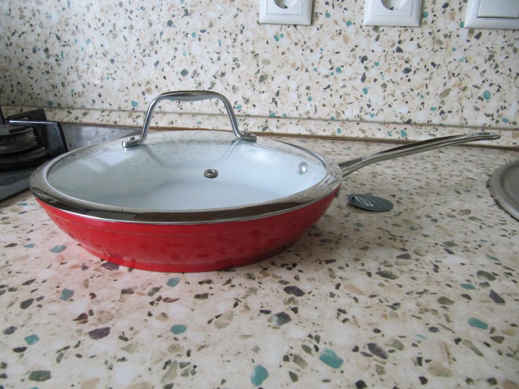 Сковорода Wel*en красная 24см с крышкой . Посуда WEL*EN