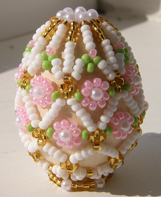 Бело-розовое яйцо