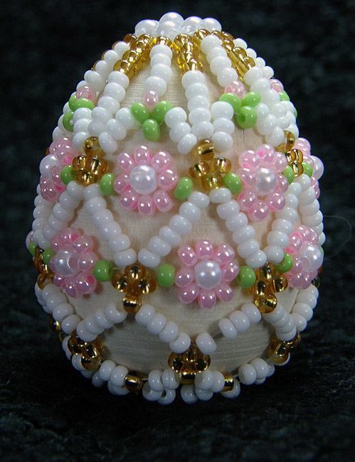 Бело-розовое яйцо