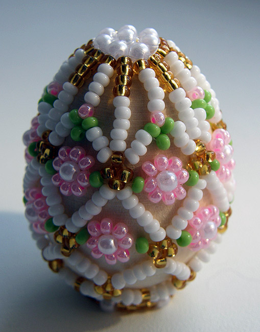 Бело-розовое яйцо