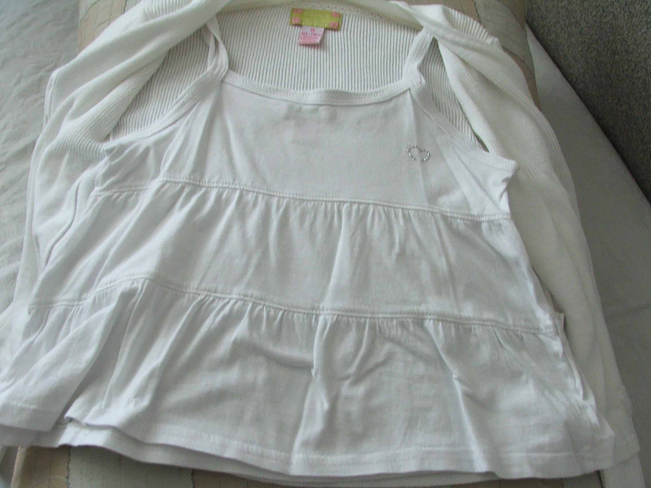 Топик р-р 8 лет 124-136 см.    -  150 руб.. Одежда и обувь на девочку  110-164