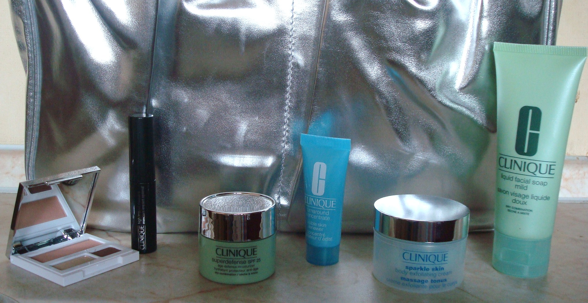 Сумка КЛИНИК серебро. Наборы косметики... элитка