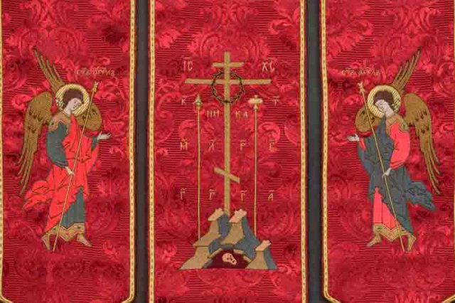 Работы учебной мастерской ПГИ 'Со-действие' (кафедра золотного и личного шитья)