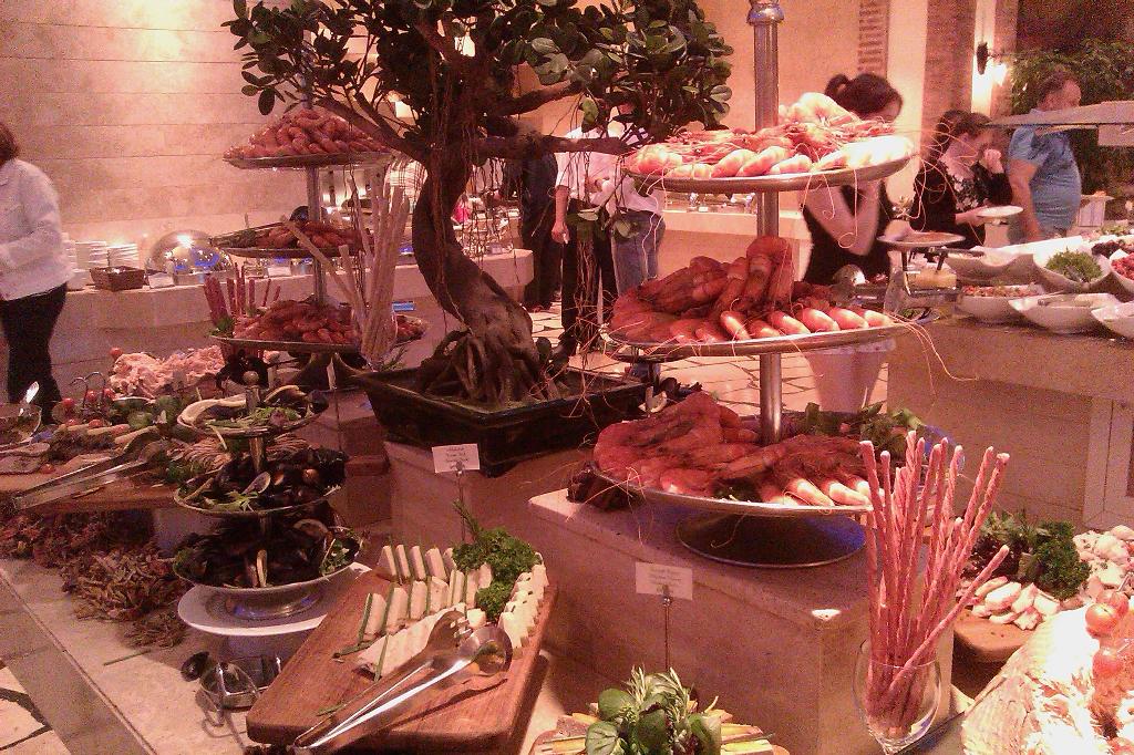 Морепродукты и прочее на ужин. Gloria Golf