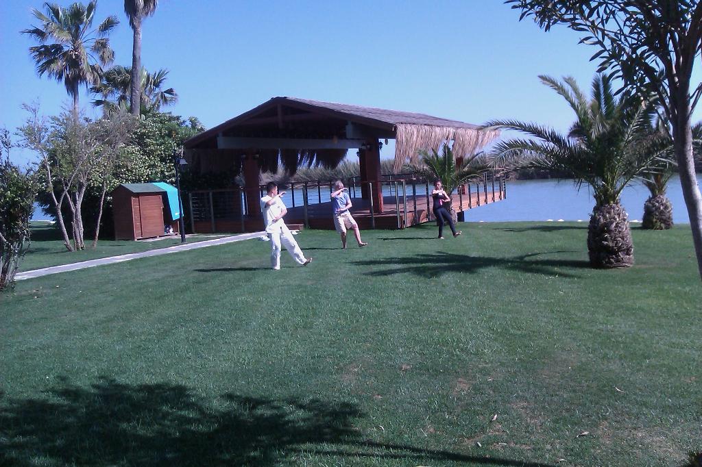 Занятия около фитнес-террасы. Gloria Golf