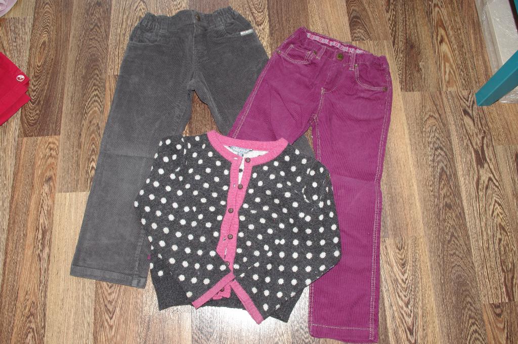 две пары вельветов+кофточка в горошек 600. ЗАБРАЛИ