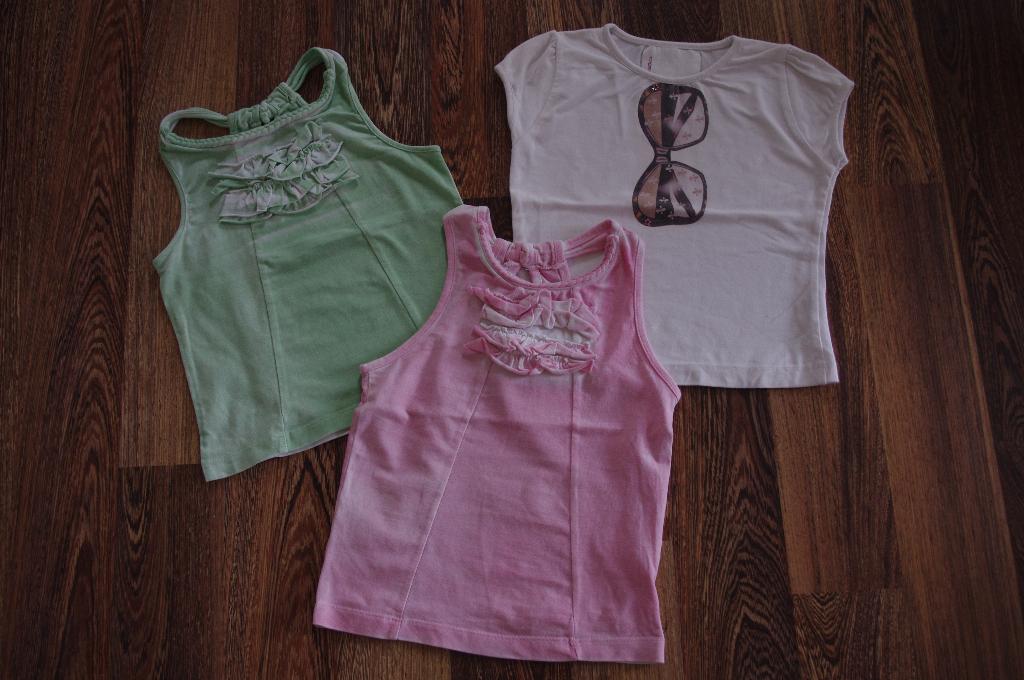 две маечки зеленая и розовая-200. ЗАБРАЛИ