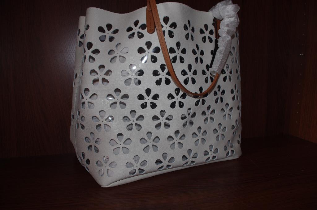 FURLA-сумка белая суперская/40х33х15/250. ЗАБРАЛИ