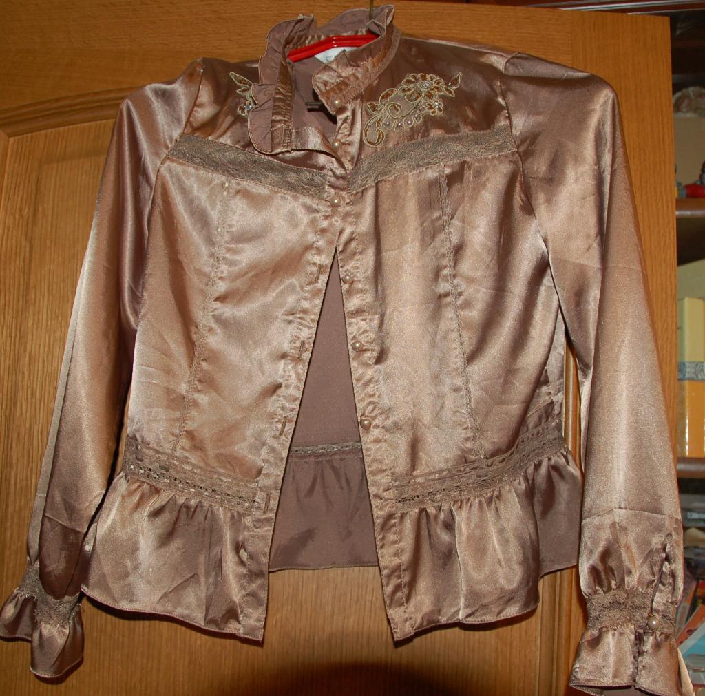 Новая рубашка с вышивкой! 500 руб. РУБАШКИ/БЛУЗКИ - очень ДЕШЕВО!