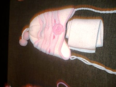 Шапка белая с шарфом осень 300 р.. Детская одежда б/у