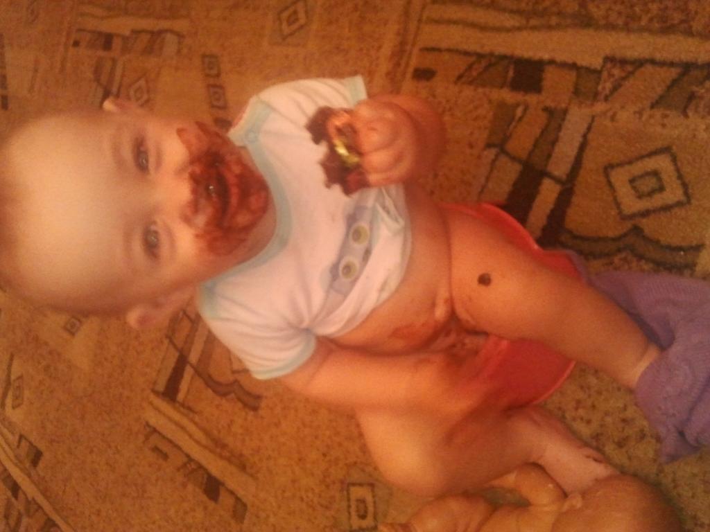 мы научились разворачивать конфеты:-). 