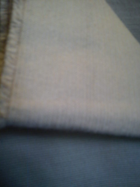 Белая ткань (не знаю какая) небольшой отрез. ТКАНИ