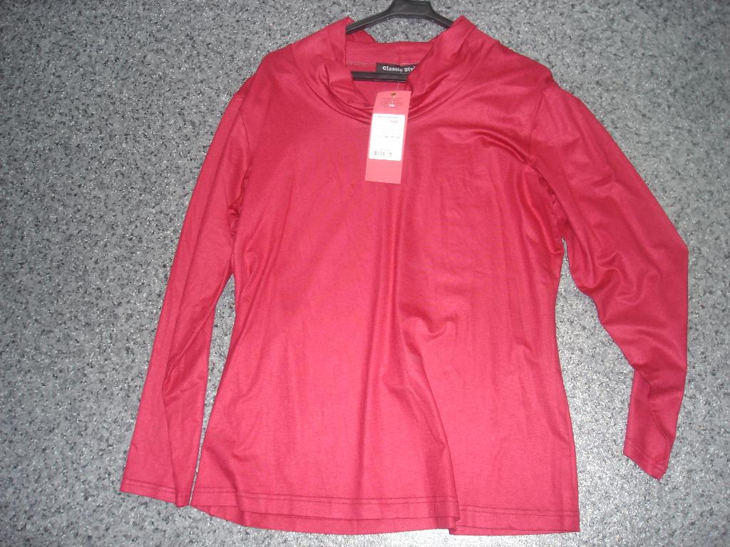 Продаю женское НОВОЕ-ЛЮБАЯ ВЕЩЬ со скидкой отдам