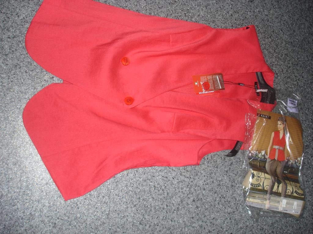 Продаю женское НОВОЕ-ЛЮБАЯ ВЕЩЬ со скидкой отдам