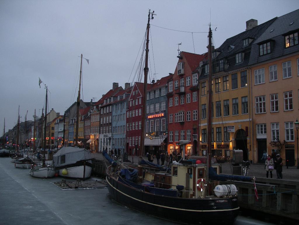 Копенгаген, гавань Nyhavn в марте. с миру по нитке