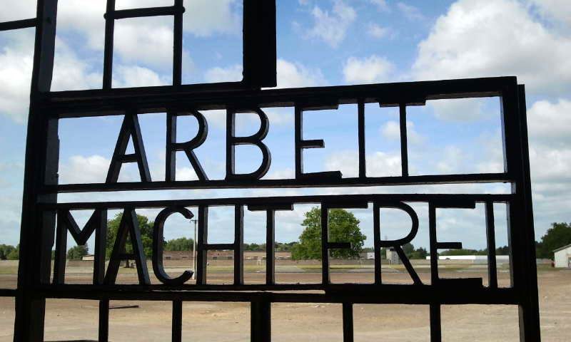 KZ Sachsenhausen, пригород Берлина. ворота.. с миру по нитке