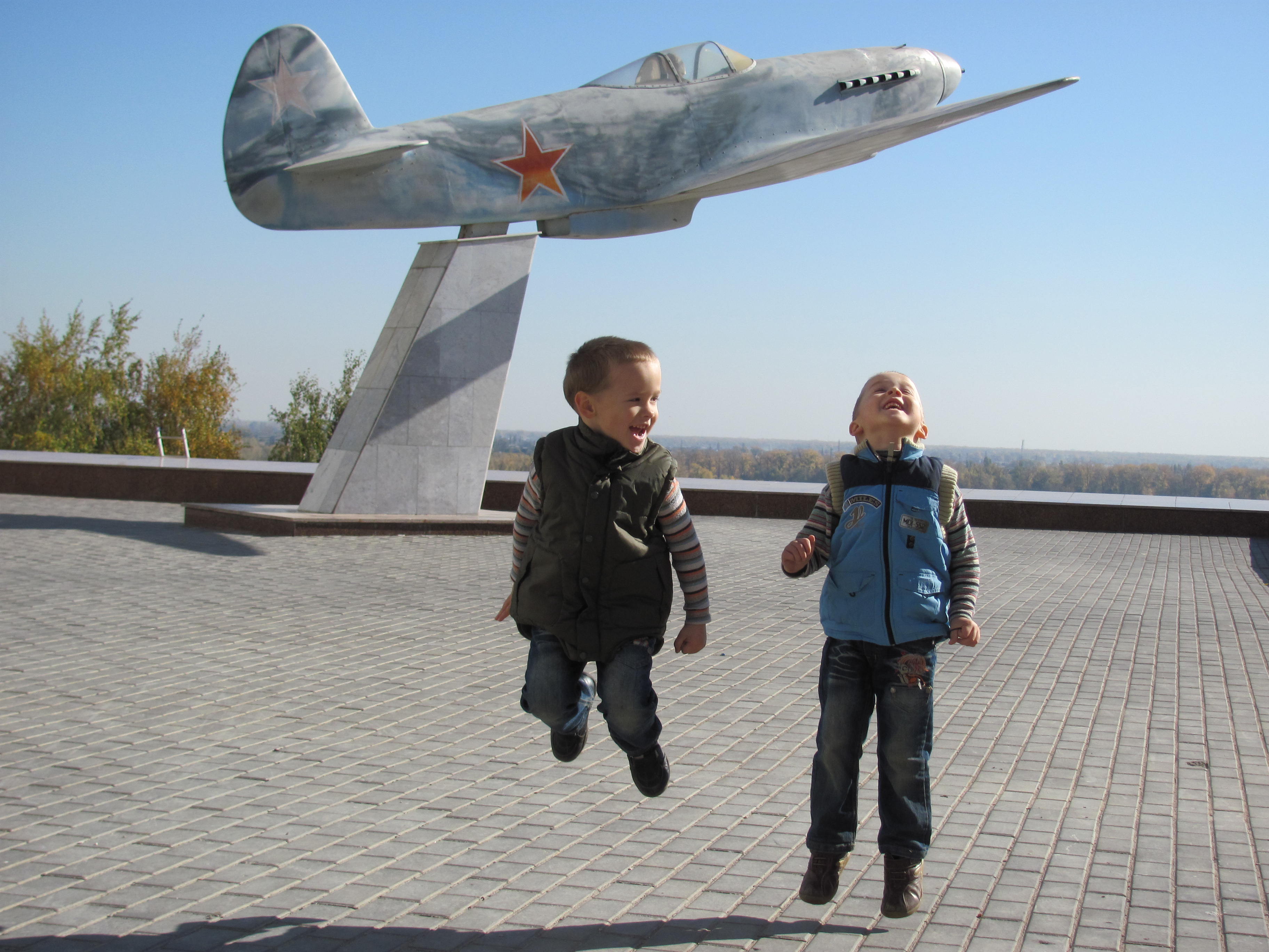 Первым делом самолеты слушать