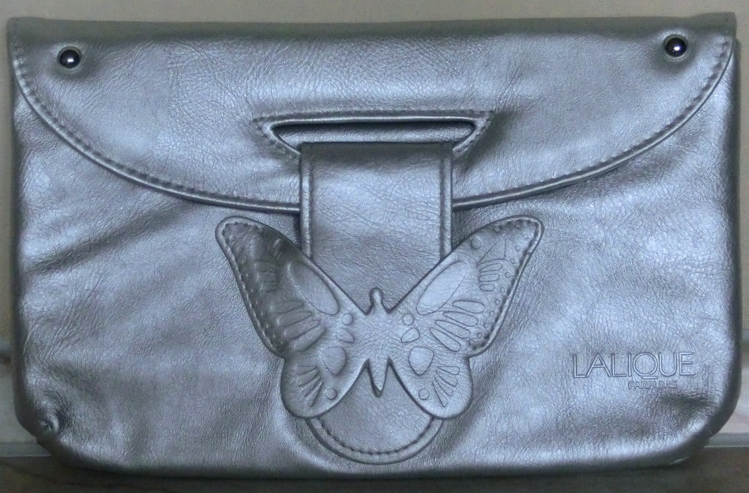 клатч L A L I Q U E серебряный. Наборы косметики... элитка