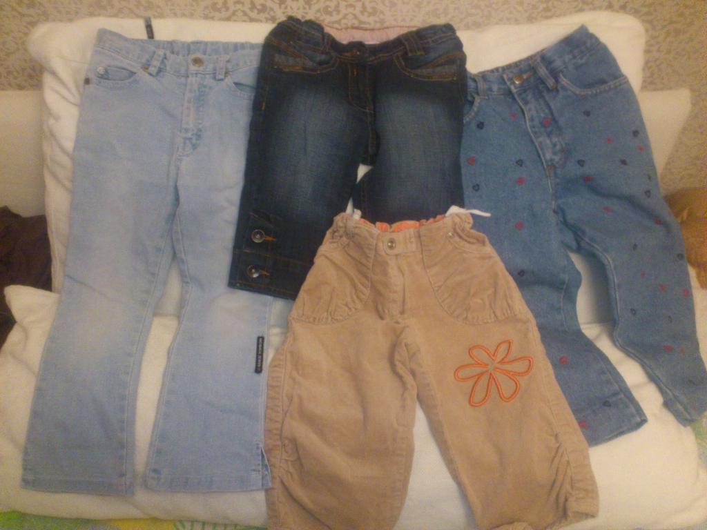 Джинсы и капри 104-110 см на стройную девочку. Одежда д/д на рост 104-110-116-122