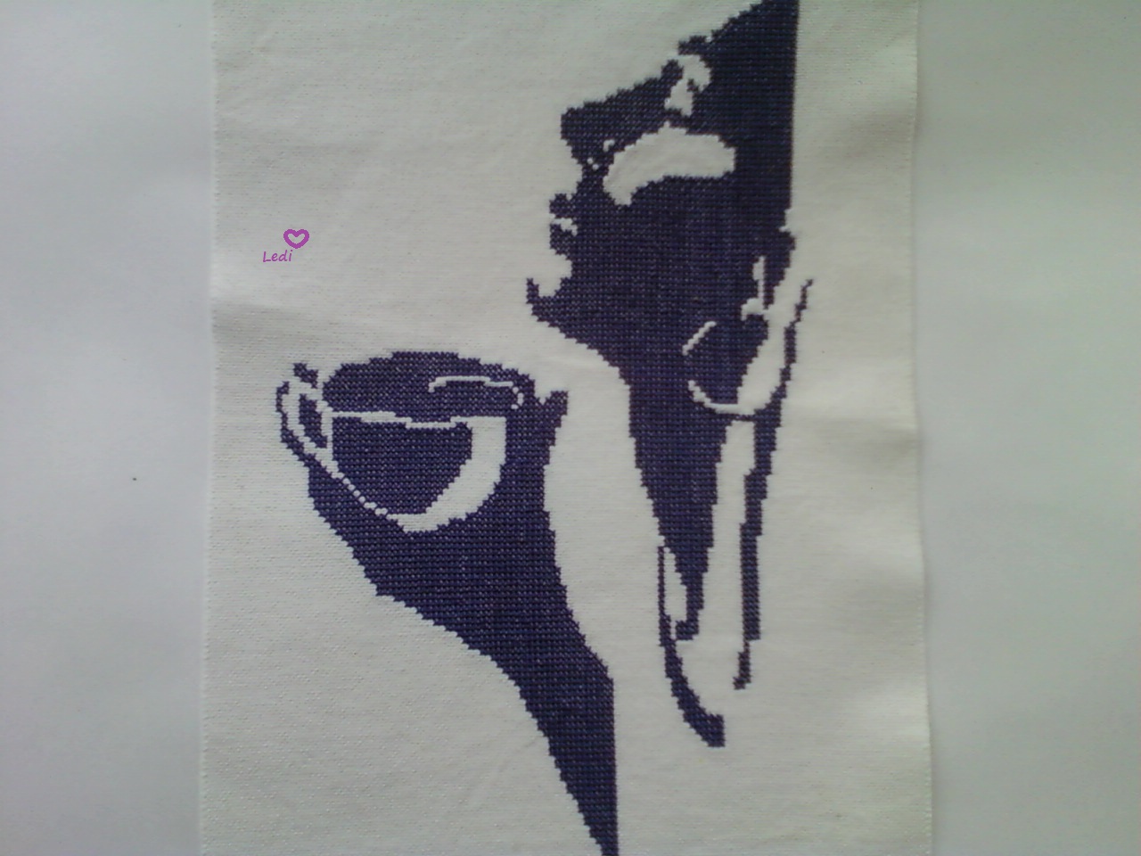 Монохром и кофемания. Вышивка чашка кофе. Кофемания игра. Вышивка крестиком кофе. Монохром и кофемания.