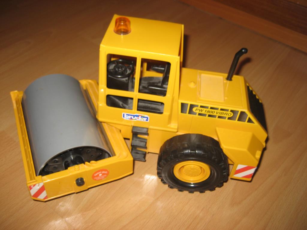 Асфальтоукладчик Bruder арт. 02-423. Архив