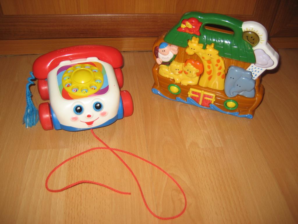 телефон Fisher Price & ноев ковчег ноунейм. Архив