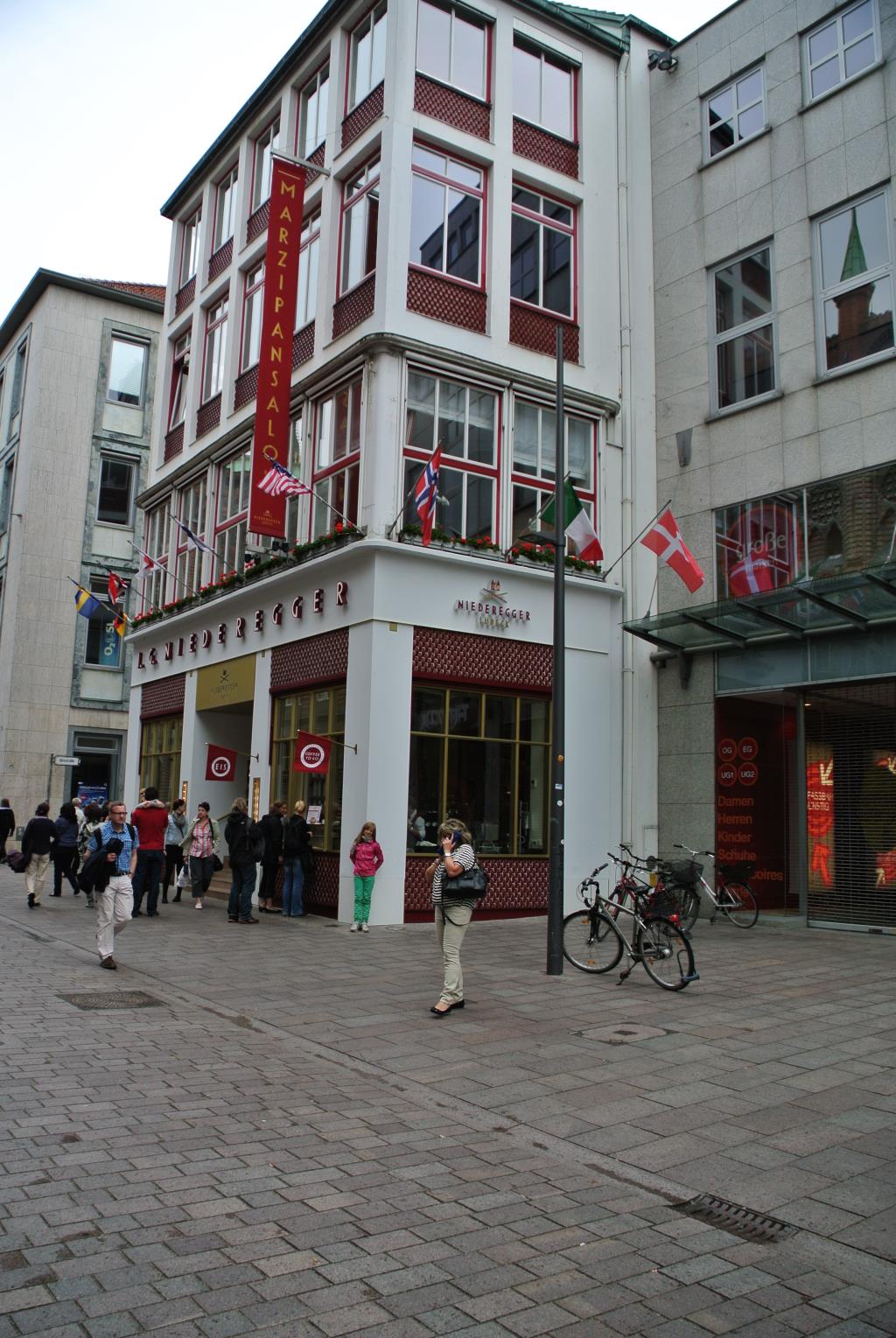 Фирменный магазин марципанов. Любек 2013