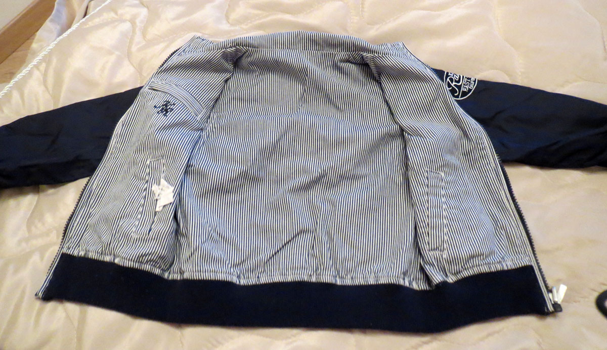 Крутик ветровка д/м 4 года двухсторонняя. Куртки/ветровки