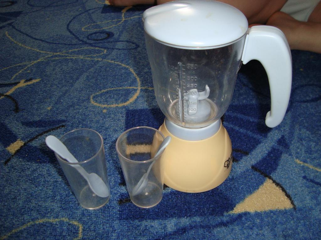 блэндэр с ложками и стаканами. игрухи