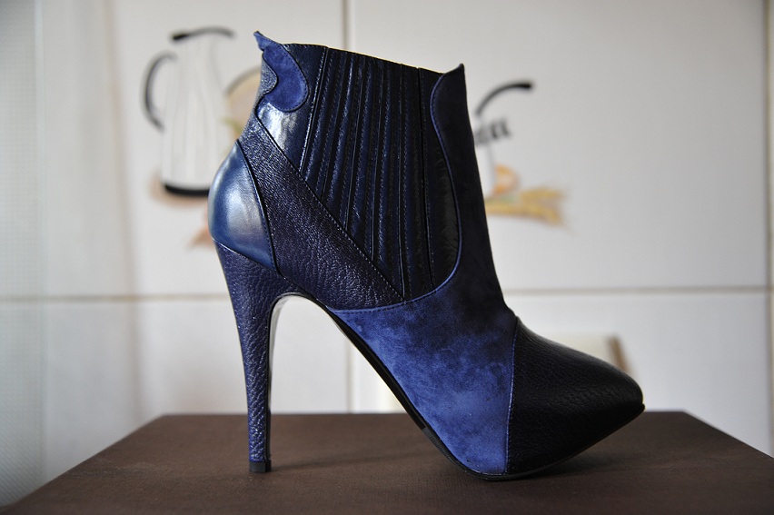 Ботильоны нандо в синей коже с искрой. Комиссионка