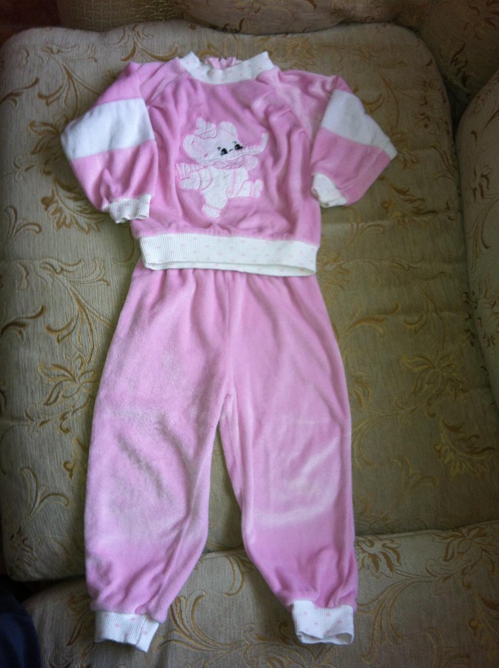 велюровый спорт костюм,р86,250руб. ВЕЩИ ДЛЯ ДЕВОЧКИ