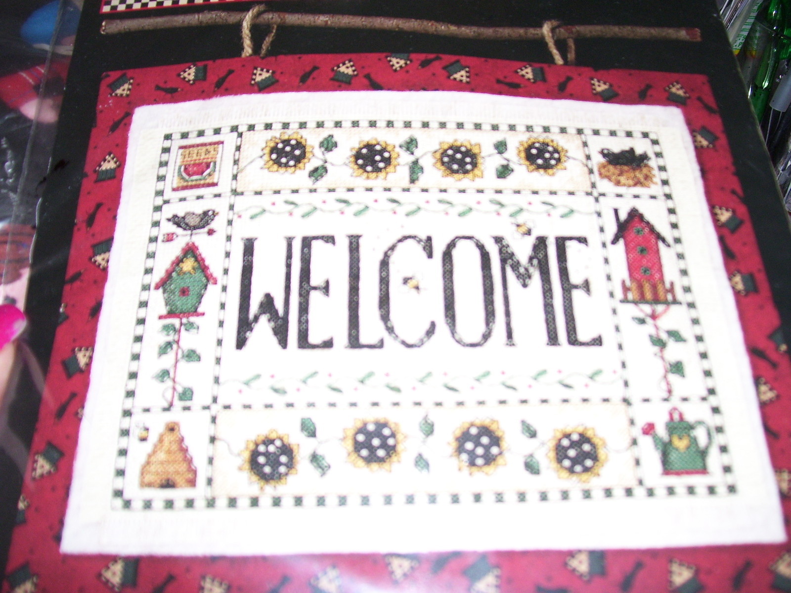 72285 A friendly folk welcome . Dimensions