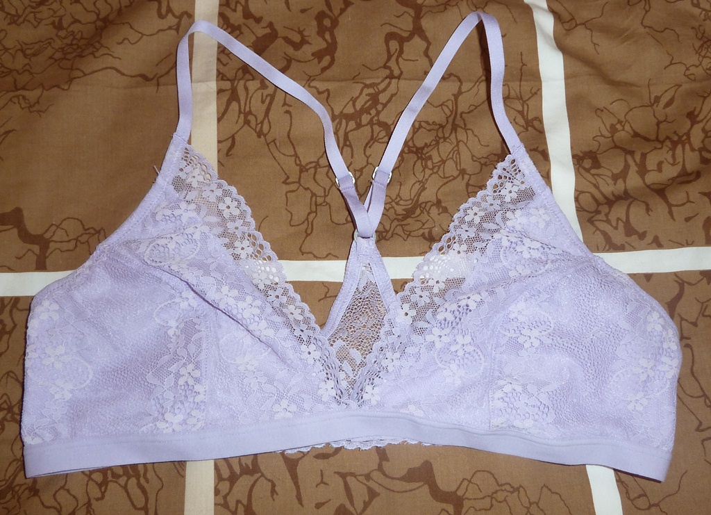 белье и купальники  (сорочки, пижамы, бра, трусы и пр.)