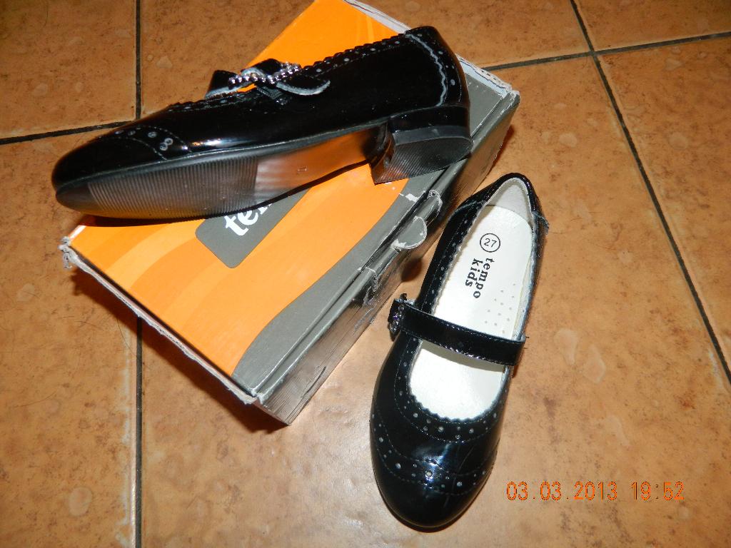 новые. На ножку около 17-17,5см. 400р.. обувь д/д 25-31 и женское  