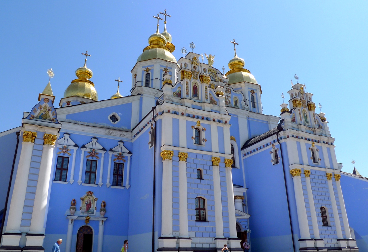Голубое на голубом - Михайловский собор в Киеве