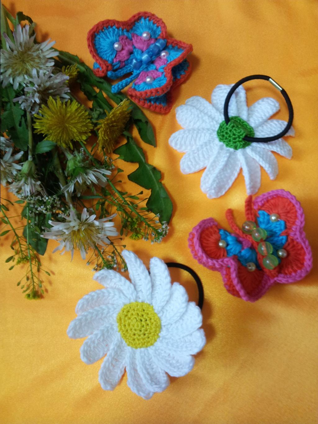 резиночки для волос и брошки - бабочки. Головные аксессуары