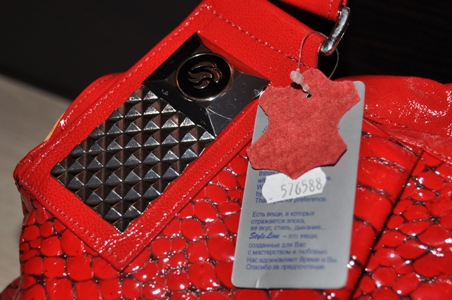 ПРОДАМ НОВУЮ КОЖАНУЮ КРАСНУЮ СУМКУ. 3500р.
