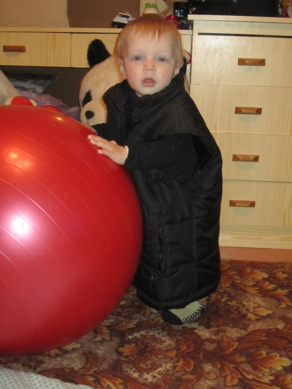 Люблю дома поиграть в футбол. 