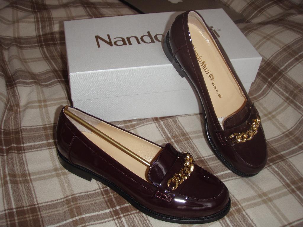 Лоферы бургунди . Лоферы