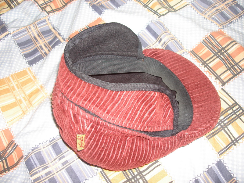 одевана пару раз. Шапки,шарфы,варьки