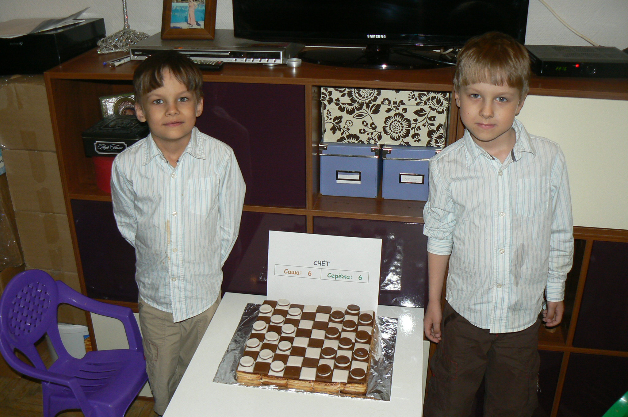 Торт- шахматная доска из сахарной мастики!. Ака и Бяка