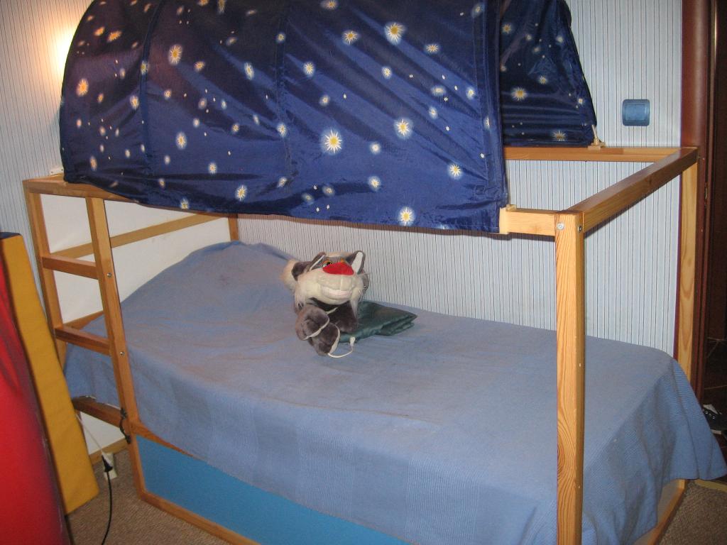 кровать 2. Сашка